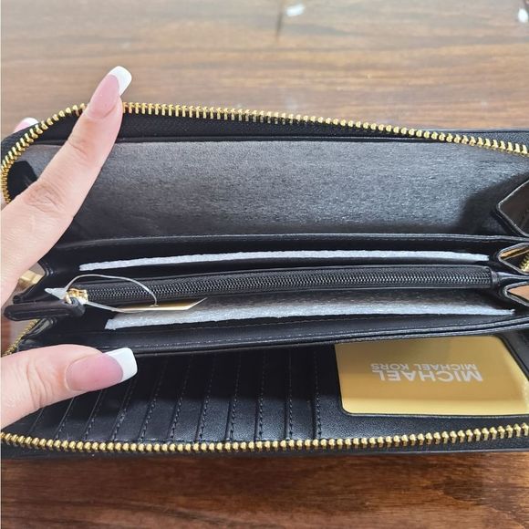 MICHAEL MICHAEL KORS nwt
Jet Set Travel Large Pebbled Leather Wristlet - Picture 3 of 8